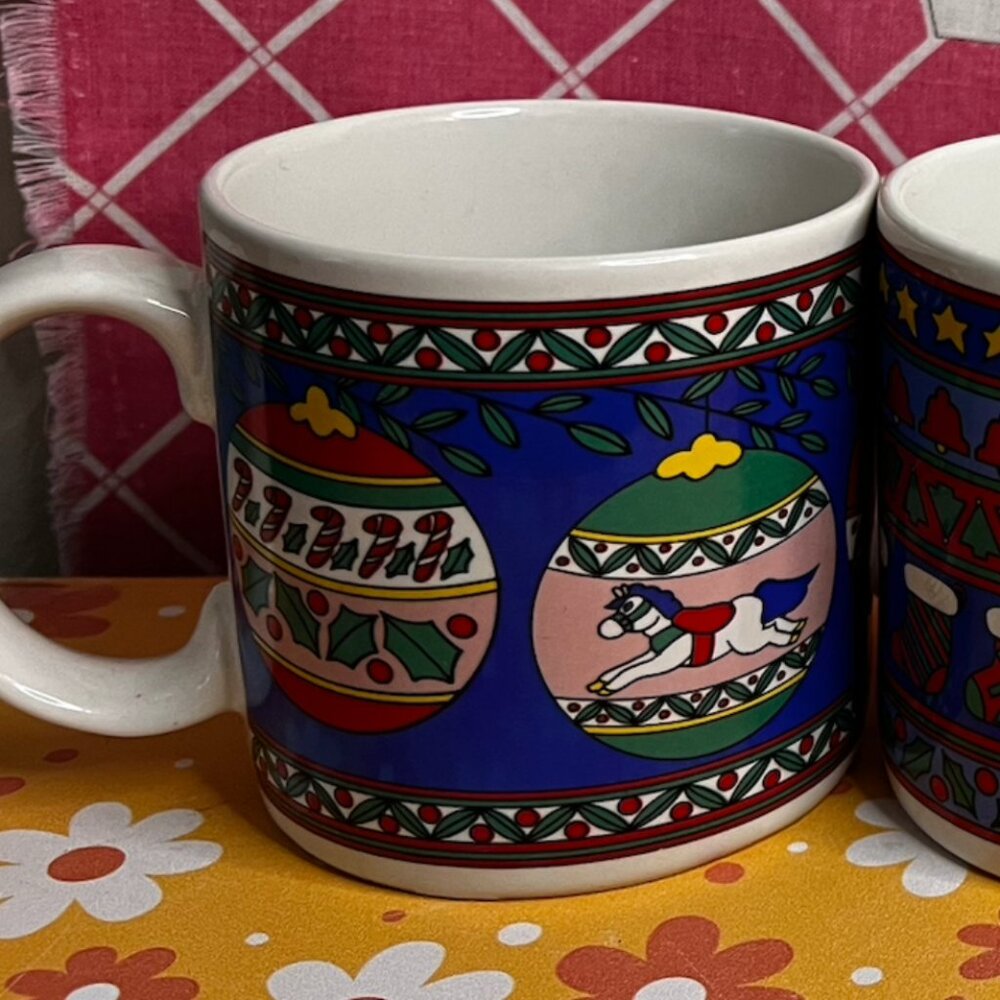 Set of 4- Vintage Christmas Holiday Coffee Mugs 1980s / 1990s